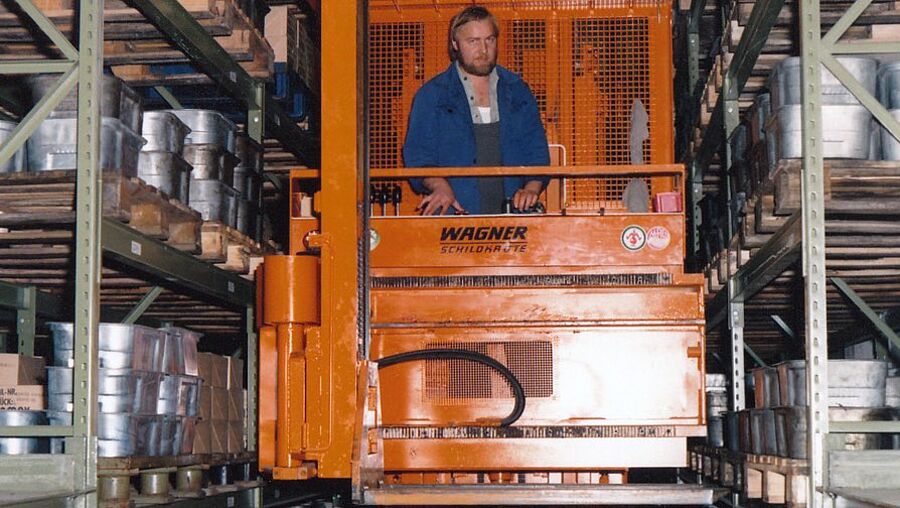 1986: Vollautomatisiertes Hochregallager